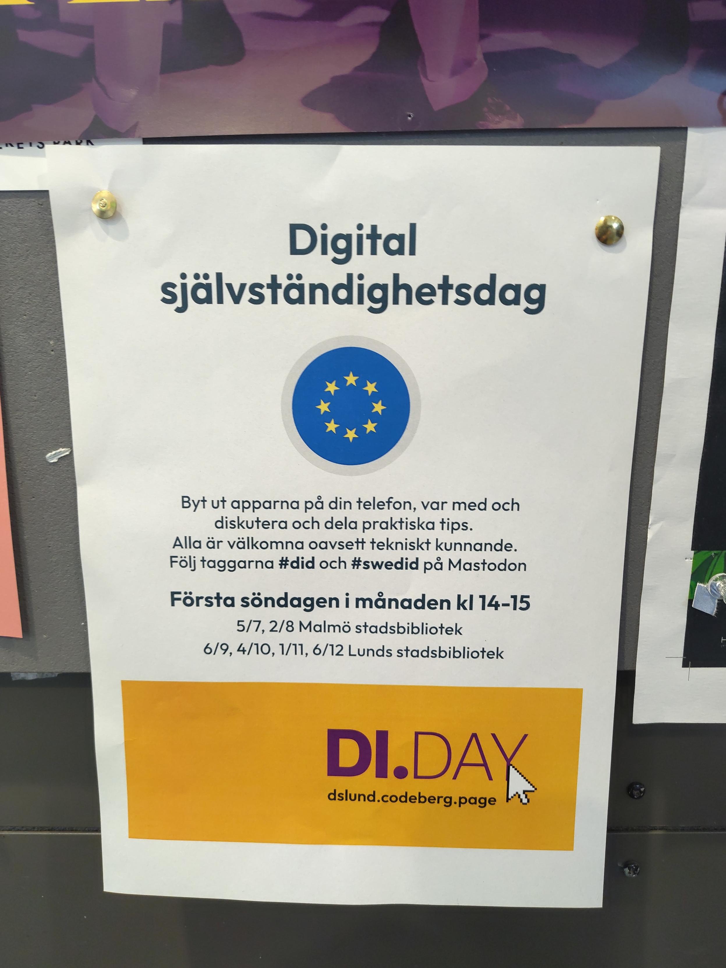 Ett anslag på bibliitekets anslagstavla med texten Digital självständighetsdag på Stadsbiblioteket i Malmö kl 14-15.